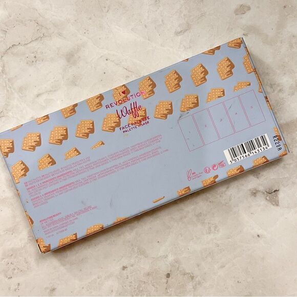 Makeup Revolution Waffle Face Palette Bronzer Contour Highlighter NEW - Picture 5 of 7